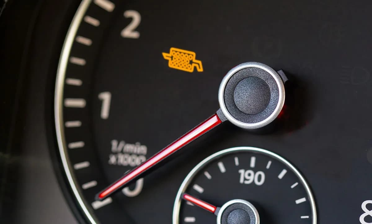 Rozsvítila se kontrolka DPF? Co to znamená a kdy už raději nejet dál