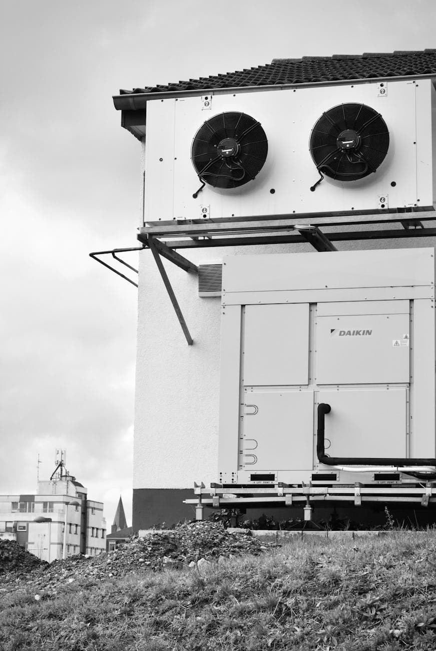 Klimatizace páchne: příčiny a rychlé řešení