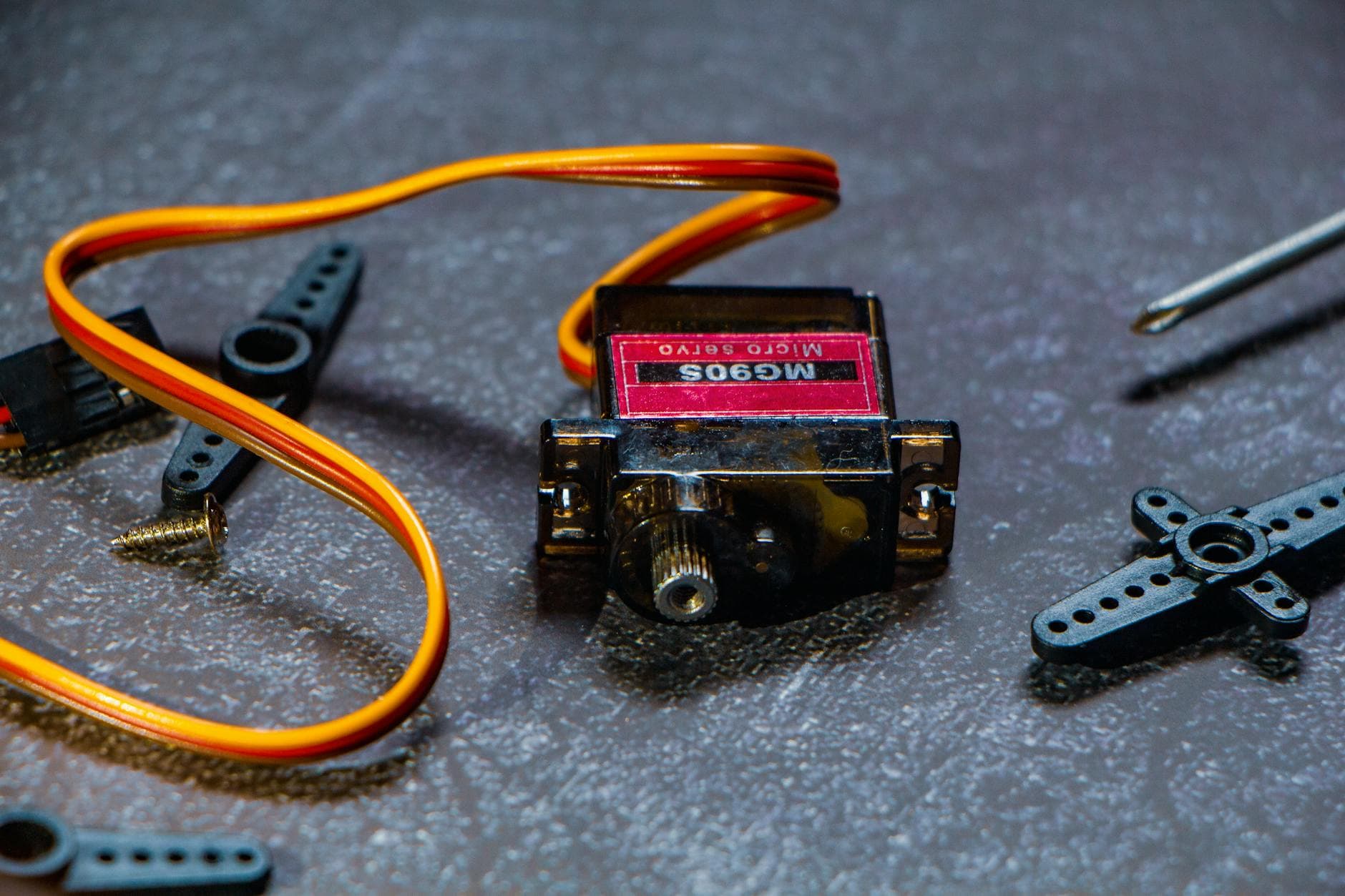 Servo řízení: příznaky závady a co nepodcenit