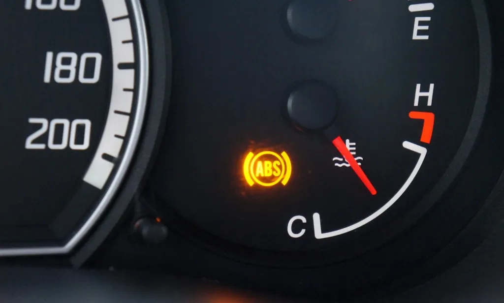Kontrolka ABS: co znamená a kdy zastavit