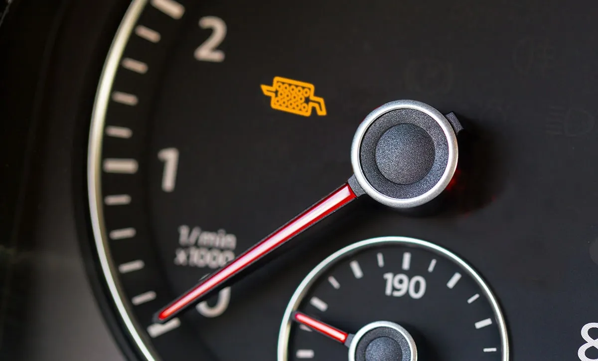 Rozsvítila se kontrolka DPF? Co to znamená a kdy už raději nejet dál